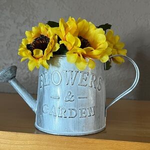 Farmhouse watering can vase, 3.50”T, 7”W